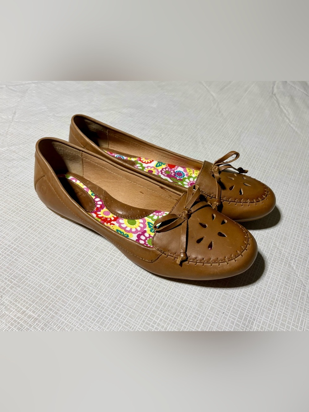 Born Sz 8.5 40 Brown Leather Cut outs Stitching Accent Bow
